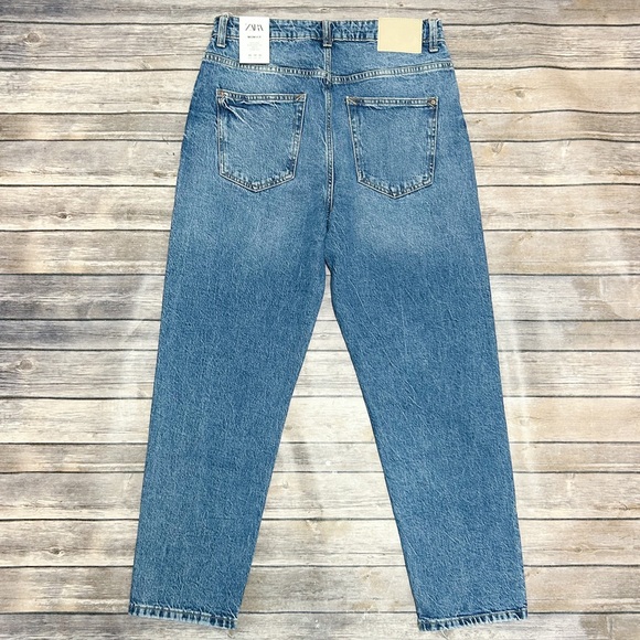 Zara Medium Wash High Rise Ankle Length Slim Leg Mom Jeans Minor Fraying NWT 10 - Picture 4 of 9